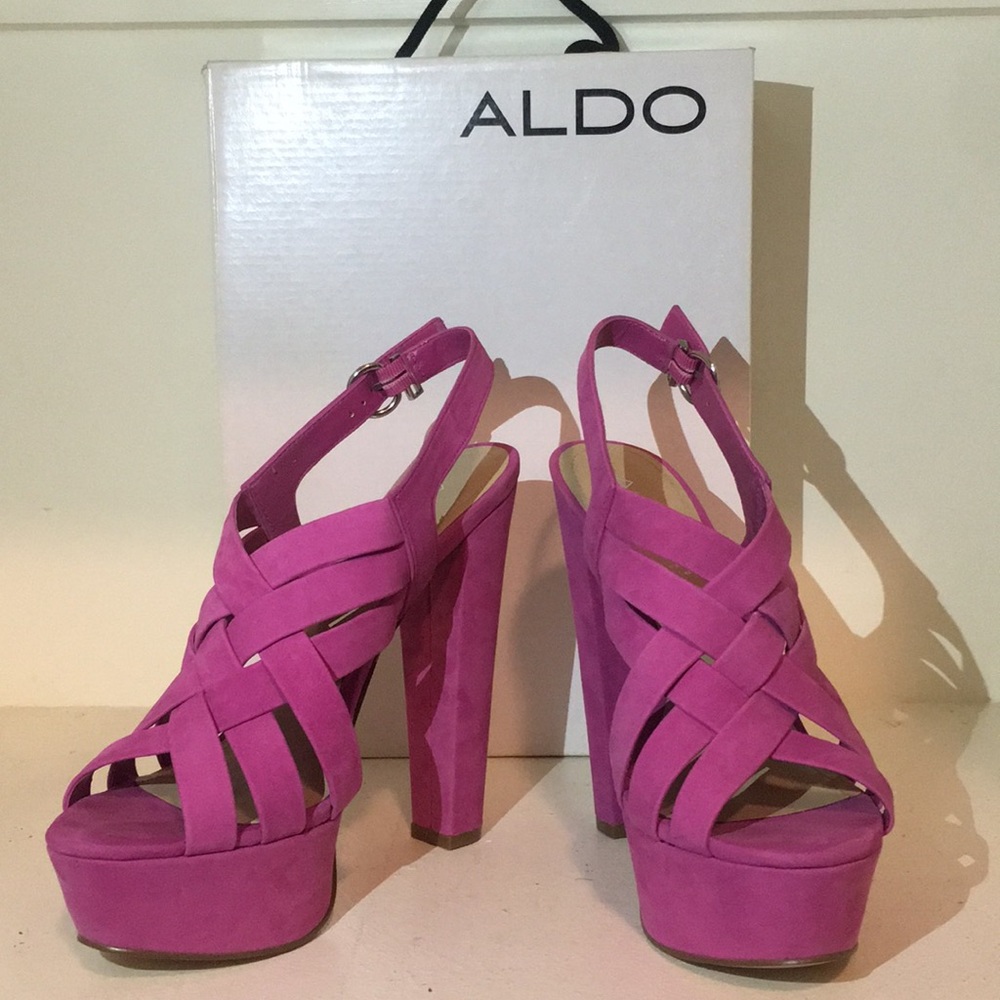 BRAND NEW velvet Aldo heels